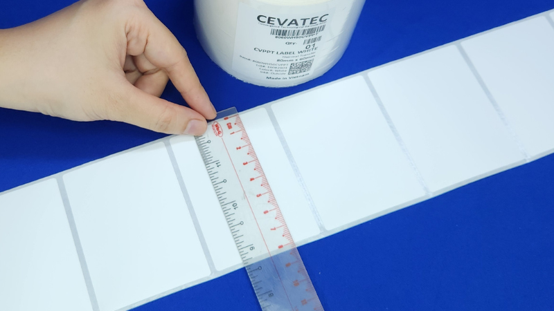 Chiều rộng tem 80mm tương đương 8 cm.